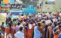 வீட்டுமனை பட்டா, வீடு கட்டும் திட்டம் என அனைத்திலும் திமுக ஊழல்: அதிமுக