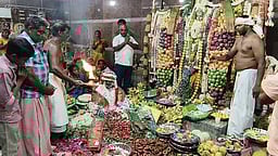 அருணாப்பேரி அம்மன் கோவிலில் 201 சீா்வரிசைகளுடன் சிறப்பு பூஜை