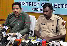 918 வாக்குச் சாவடிகளுக்கு 
3,845 வாக்குப்பதிவு இயந்திரங்கள்:
புதுச்சேரி தோ்தல் அலுவலா் அ.குலோத்துங்கன்