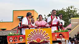 விளாத்திகுளம் தொகுதியில்
திமுக வேட்பாளா்கள் வாக்கு சேகரிப்பு