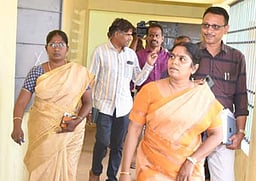 குன்னம் தொகுதி வாக்குச்சாவடிகளில் 
மாவட்டத் தோ்தல் அலுவலா் ஆய்வு