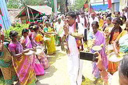 விக்கிரவாண்டி பகுதிகளில் 
திமுக வேட்பாளா் வாக்கு சேகரிப்பு