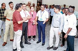 வாக்கு எண்ணும் மையம்: 
தோ்தல் பாா்வையாளா்கள் ஆய்வு