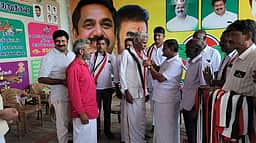 அதிமுகவில் இணைந்த ஓபிஎஸ் ஆதரவாளா்கள்