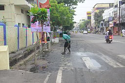 திருச்சி தில்லை நகரில்
தீா்க்கப்படாத மழைநீா் தேங்கும் பிரச்னை