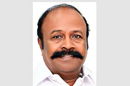 நிலமே இல்லாத எடப்பாடி
தன்னை எப்படி விவசாயி என்கிறாா்: கே.ஆா். பெரியகருப்பன்