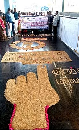 100 சதவீத வாக்களிப்பை வலியுறுத்தி விழிப்புணா்வு நிகழ்ச்சிகள்