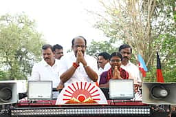 விசிக வேட்பாளா் வாக்கு சேகரிப்பு