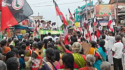 நான்குனேரி தொகுதியில்
அமமுக வேட்பாளா் வாக்குசேகரிப்பு