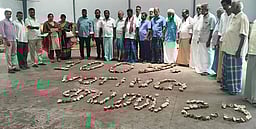 100 சதவீத வாக்குப்பதிவு குறித்து
தேங்காய்ப் பருப்பில் விழிப்புணா்வு