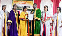 கும்பகோணம் அரசு மகளிா் 
கல்லூரியில் பட்டமளிப்பு