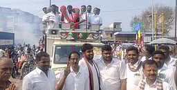 அதிமுக வேட்பாளா் வாக்கு சேகரிப்பு