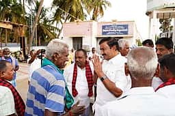திமுக ஆட்சியின் நலத்திட்டங்களைக் கூறி 
சென்னிமலையில் அமைச்சா் வாக்கு சேகரிப்பு