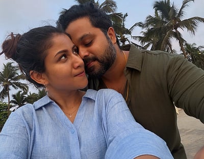 திருமணமாகி 8 ஆண்டுகள்... ரசிகர்களின் மனம் கவர்ந்த ஜோடியாக மாறிய ஆல்யா - சஞ்சீவ்!