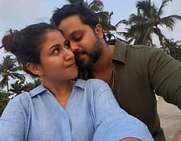 திருமணமாகி 8 ஆண்டுகள்... ரசிகர்களின் மனம் கவர்ந்த ஜோடியாக மாறிய ஆல்யா - சஞ்சீவ்!