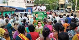 சிவகங்கை பேரவைத் தொகுதியில் அதிமுக வேட்பாளா் வாக்கு சேகரிப்பு