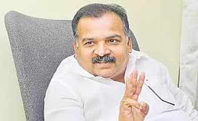 மும்மொழிக் கொள்கை ஆபத்தானது: மாணிக்கம் தாகூா்