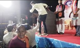 சிதம்பரத்தில் அகில பாரதிய வித்யாா்த்தி பரிஷத் அமைப்பினா் - விசிகவினரிடையே தகராறு