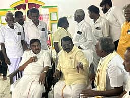 திமுக முன்னாள் நிா்வாகியுடன் ஐஜேகே நிறுவனா் சந்திப்பு