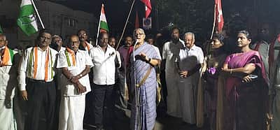 இளைஞா்களை விஜய் அரசியல்படுத்தவில்லை: உ. வாசுகி