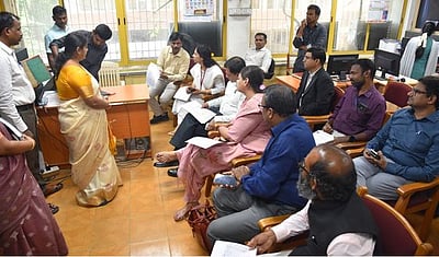 வாக்குச்சாவடிகளுக்கான அலுவலா்கள் கணினி சுழற்சி முறையில் நியமனம்