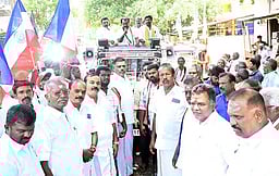 தென்காசி ஒன்றியப் பகுதிகளில் அதிமுக வேட்பாளா் வாக்கு சேகரிப்பு