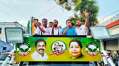 கோபி சட்டப்பேரவைத் தொகுதி அதிமுக வேட்பாளருக்கு உற்சாக வரவேற்பு