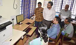 தோ்தல் பணியாற்றும் அலுவலா்கள் இரண்டாம் கட்டமாகத் தோ்வு