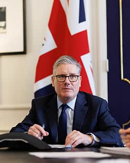 வளைகுடாவில் பிரிட்டன் பிரதமர்! ஹோர்முஸ் நீரிணையில் தடையற்ற போக்குவரத்து குறித்து ஆலோசனை 