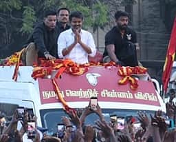 தூத்துக்குடியில் விஜய் சாலை வலம்: ஆயிரக்கணக்கில் குவிந்த தொண்டா்கள்!