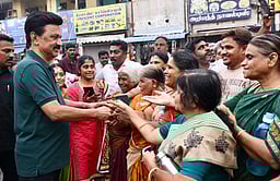 திருவண்ணாமலையில் நடைப்பயிற்சி மேற்கொண்டு வாக்கு சேகரித்த முதல்வா்