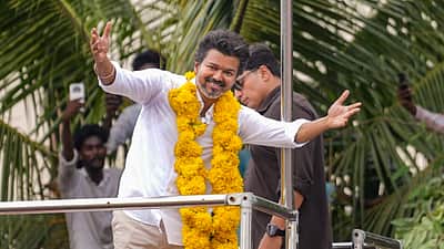 பெரம்பூரில் விஜய்யை எதிர்த்து களமாடும் 48 வேட்பாளர்கள்! சென்னையில் அதிகபட்சம்!!