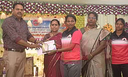 அரசினா் மகளிா் கலைக் கல்லூரியில் விளையாட்டு விழா