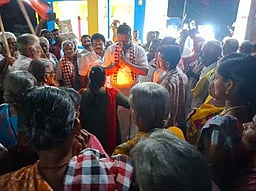 கடையநல்லூா் அதிமுக வேட்பாளா் வாக்கு சேகரிப்பு