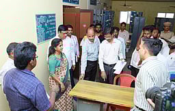 வாக்கு எண்ணும் மையத்தில் முன்னேற்பாடு பணிகள்: செங்கல்பட்டு ஆட்சியா் ஆய்வு