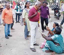 நாதக வேட்பாளா் வாக்குச் சேகரிப்பு