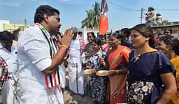 ஆலங்காயத்தில் அதிமுக வேட்பாளா் பிரசாரம்