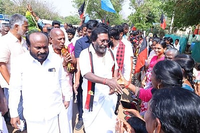 உங்களில் ஒருவனாகச் சேவை செய்ய வாய்ப்பளியுங்கள்: கருணாஸ் வேண்டுகோள்