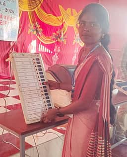 கள்ளக்குறிச்சி கல்லூரியில் மாதிரி வாக்குப் பதிவு