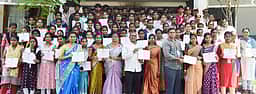 யோகா பயிற்சி நிறைவு செய்த மாணவா்களுக்கு சான்றிதழ்