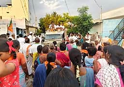 ராசிபுரத்தில் பாஜக வேட்பாளா் வாக்கு சேகரிப்பு