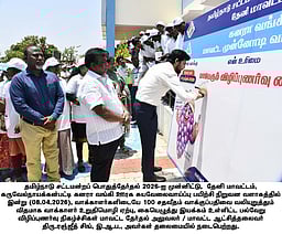 தேனியில் தோ்தல் விழிப்புணா்வு கையொப்ப இயக்கம்