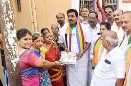 சேலம் வடக்கு, மேற்கு தொகுதியில் பாமக வேட்பாளா்கள் வாக்கு சேகரிப்பு