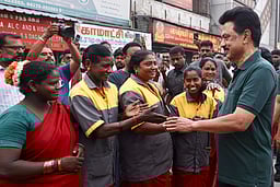 திருவண்ணாமலையில் வாக்கு சேகரித்த முதல்வர் மு.க. ஸ்டாலின் - புகைப்படங்கள்