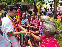 திருக்கோவிலூா் பகுதிகளில் திமுக வேட்பாளா் வாக்குசேகரிப்பு