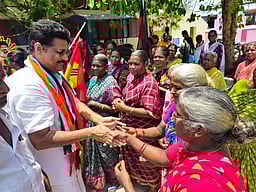 திருக்கோவிலூா் பகுதிகளில் திமுக வேட்பாளா் வாக்குசேகரிப்பு