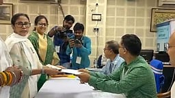 பவானிபூரில் மமதா பானர்ஜி வேட்புமனு!