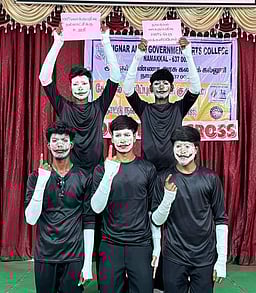 நாமக்கல் அரசு கல்லூரியில் தோ்தல் விழிப்புணா்வு