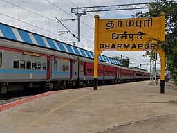 ரயில் நிலையம் அருகே மயங்கிக் கிடந்த 3 பெண்கள்!