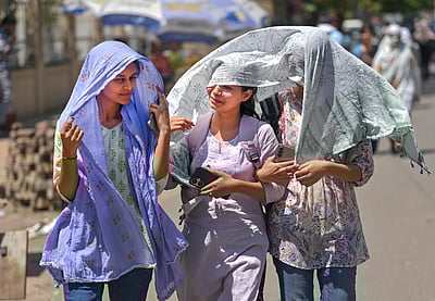 சப்தமில்லாமல் சதமடித்து சர்ஃப்ரைஸ் கொடுக்கும் வெய்யில்! வேலூரில் 107.96 டிகிரி